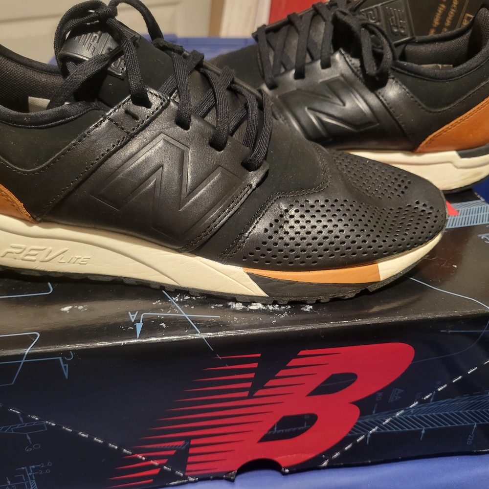 New Balance Men's Black and Tan Sneakers